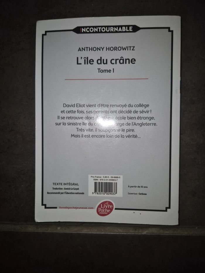 Livre "l'île du crâne " - photo numéro 2