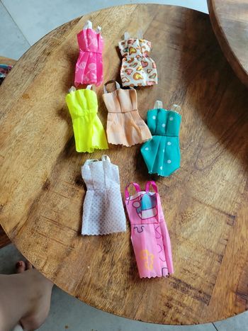 Lot de robe pour poupée