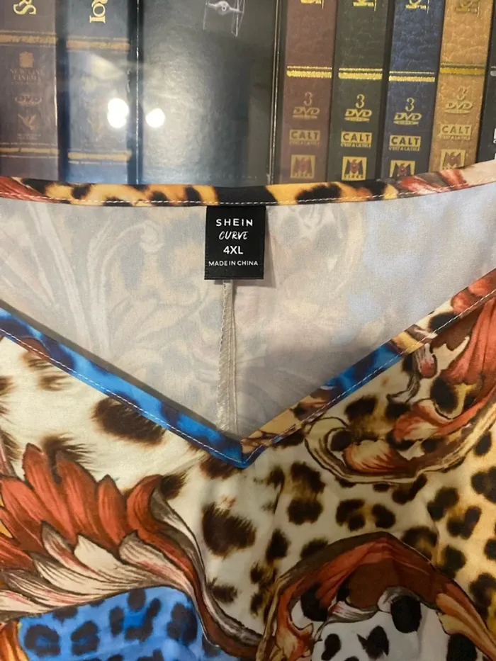superbe robe épaules dénudées panthère bleu taille 52 neuve shein curve - photo numéro 4