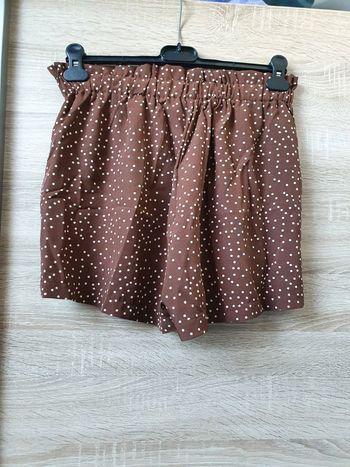 Short à pois.