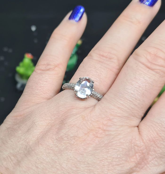 Bague fantaisie argentée avec pierre transparente