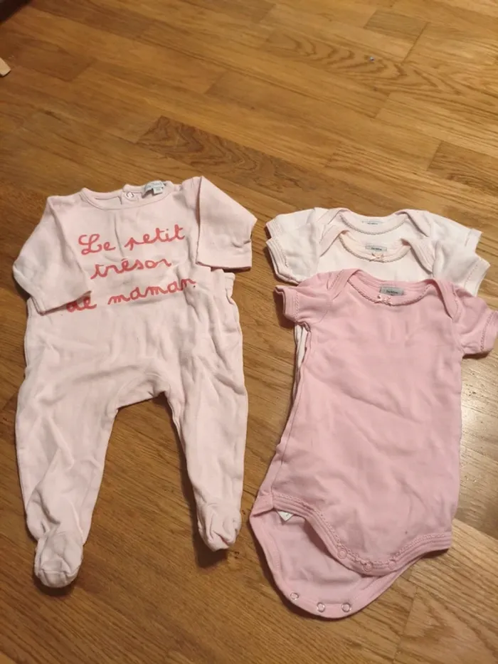 Pyjamas et bodys