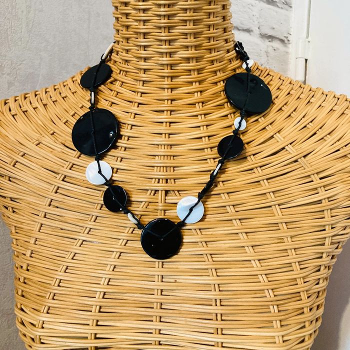 Collier noir & blanc 🌿 - photo numéro 2