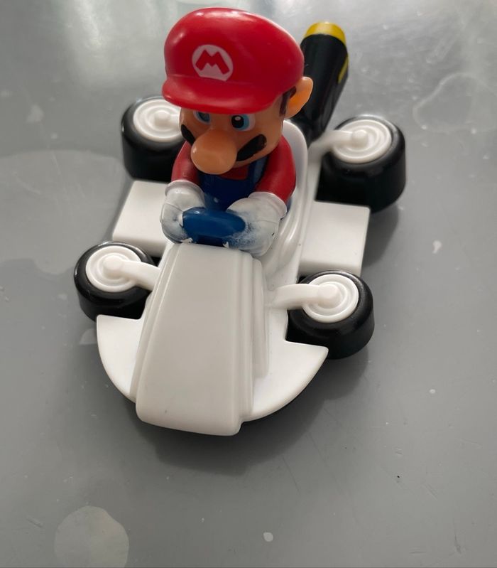 Lot de Figurines Mario Kart avec voiture - photo numéro 2