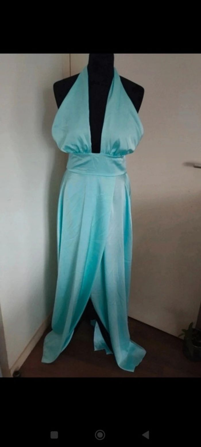 Magnifique robe de soirée satiné taille unique