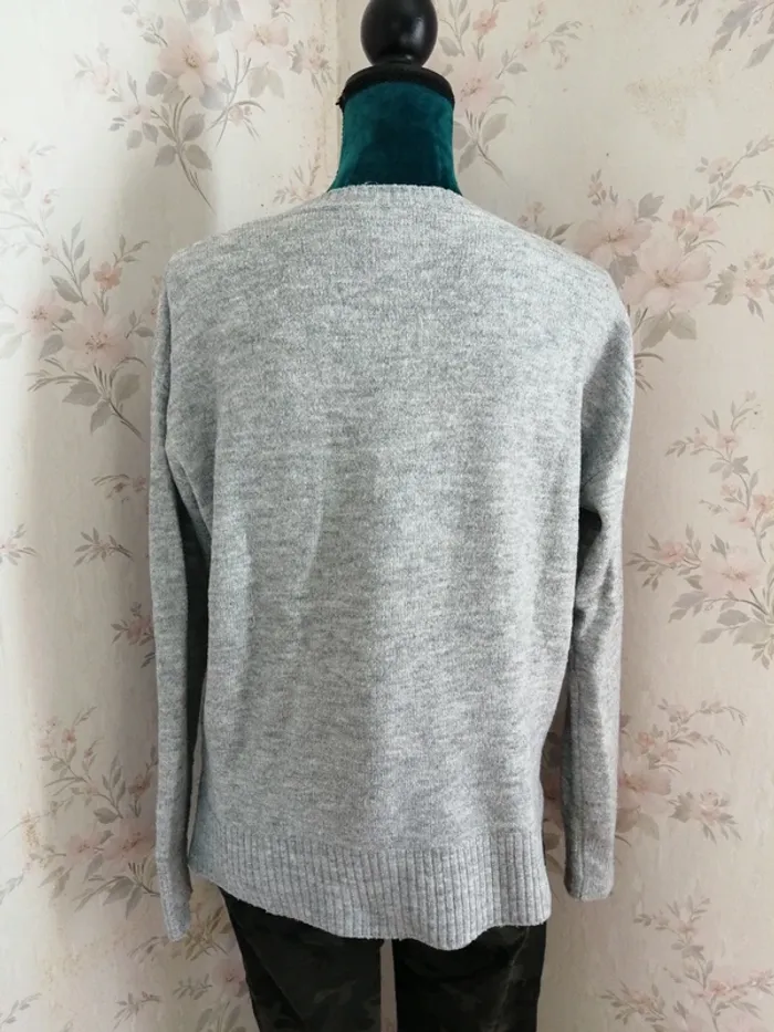 Pull gris col v avec détails côtelés aux manches et col / up 2 fashion / (M) - photo numéro 6