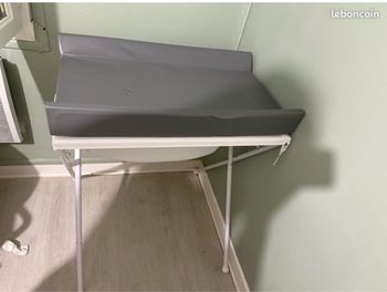 Table à langer baignoire