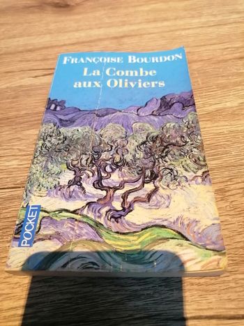 Livre la combe aux oliviers