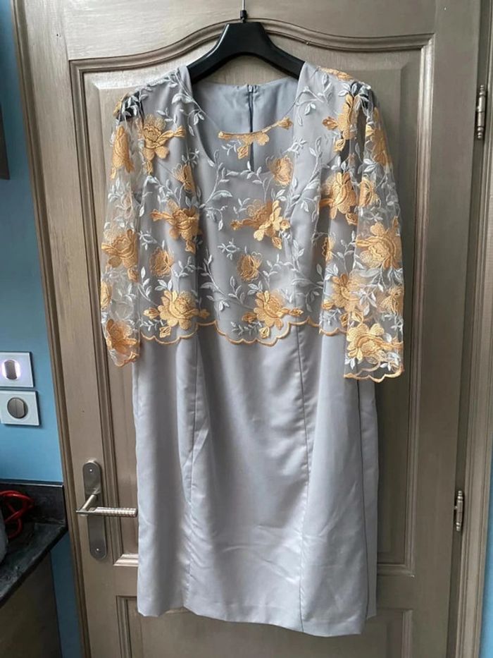 Robe sans manche grise avec boléro en dentelle orange taille 50/52