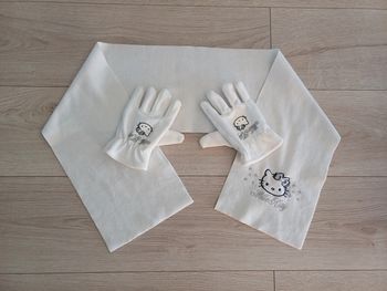 Ensemble fille écharpe avec gants taille 6-8 ans Hello Kitty