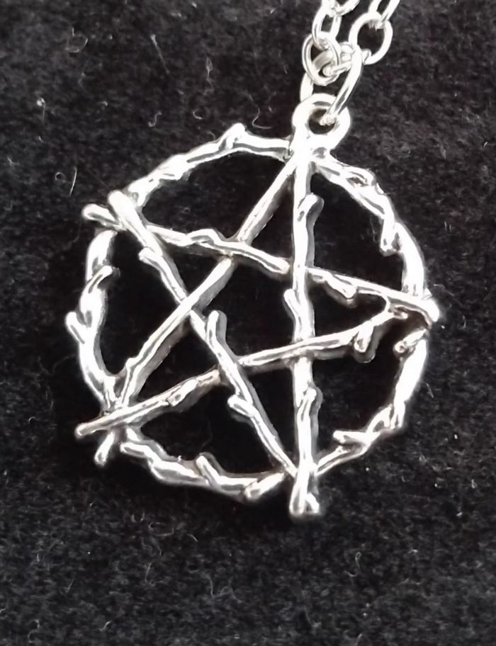 Collier pendentif  argenté pentagramme étoile à 5 branches - photo numéro 2