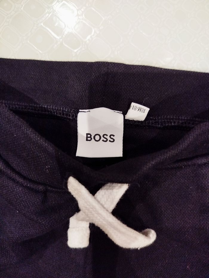 Short bébé Boss original 18 mois - photo numéro 3