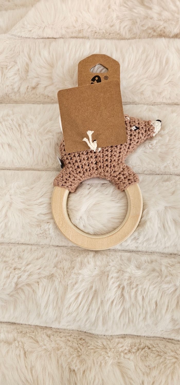 Magnifique hochet en bois et en crochet  Sebra Neuf - photo numéro 2