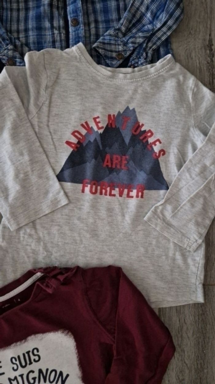 Lot 3 tee-shirt manche longue et 2 pantalons, taille 4 ans - photo numéro 5