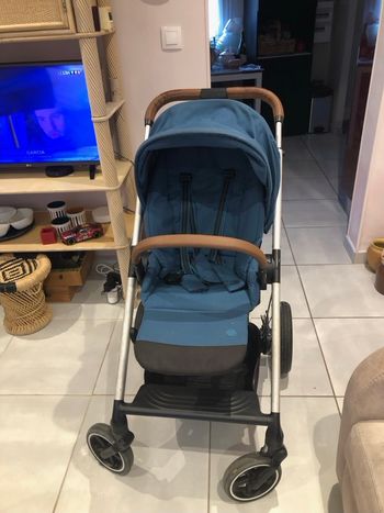 Lot poussette + siège auto avec base isofix 