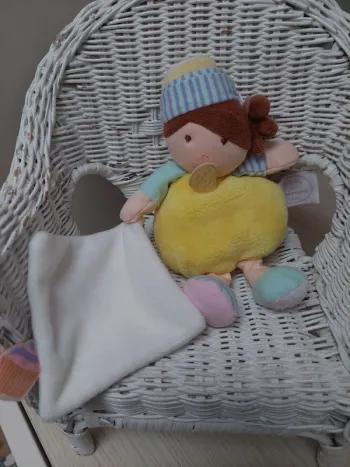 Doudou et compagnie - doudou poupée les demoiselles cupcake