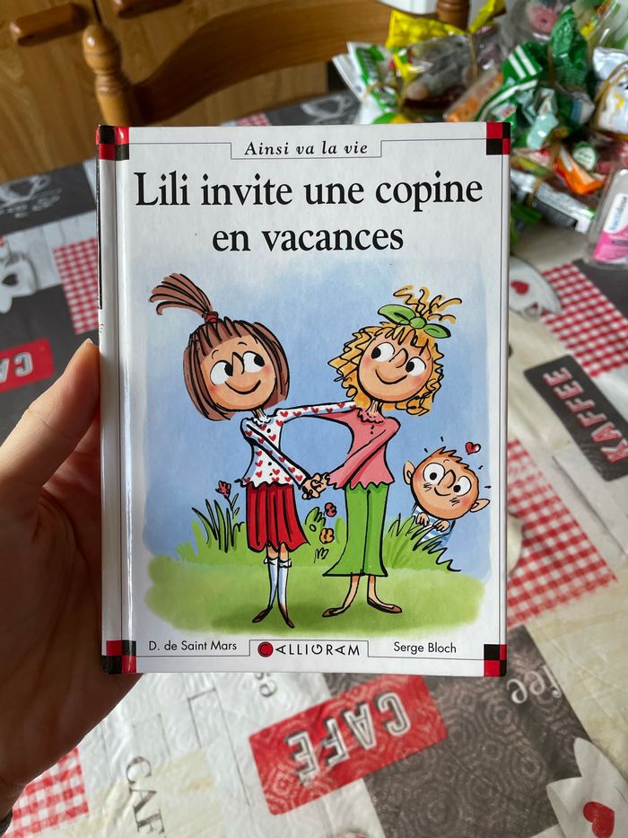 Livre Lili invite une copine en vacances