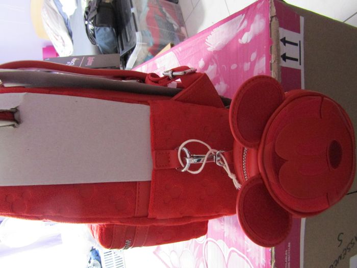 loungefly mickey rouge avec porte monnaie - photo numéro 4