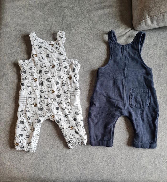 Lot de 2 salopettes taille 9mois - photo numéro 2