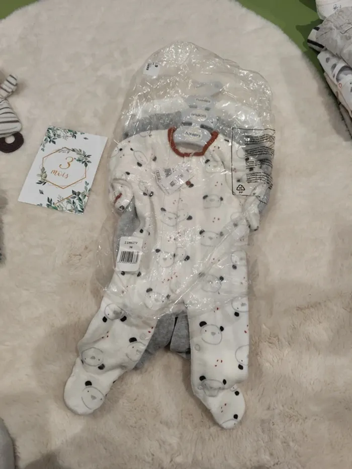 Lot de 3 pyjamas velours Noukies 3 mois neufs - photo numéro 6