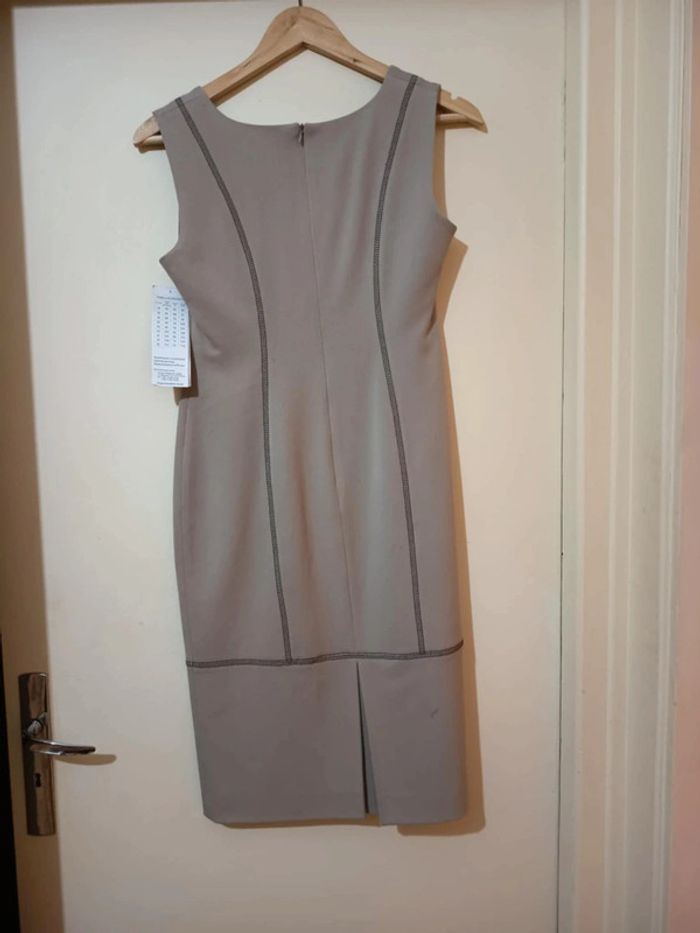 Robe sans manches . Marque Metaford. - photo numéro 3