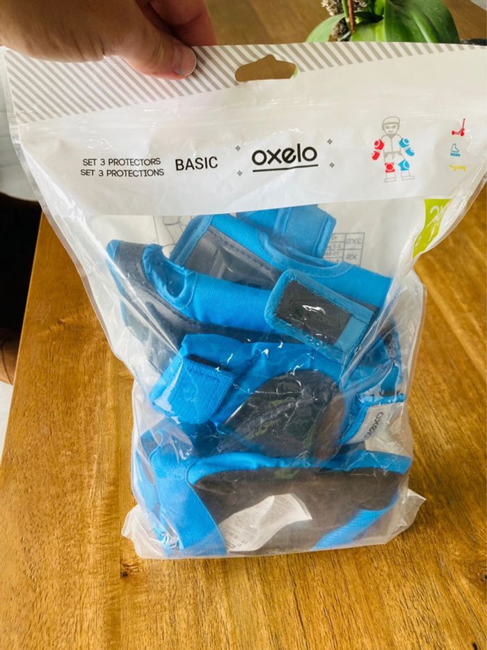 Lot : Protèges-poignets, protèges-coudes et protèges-genoux bleue