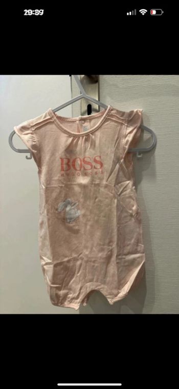 Combi short fille 3 mois Hugo Boss, portée une seule fois.