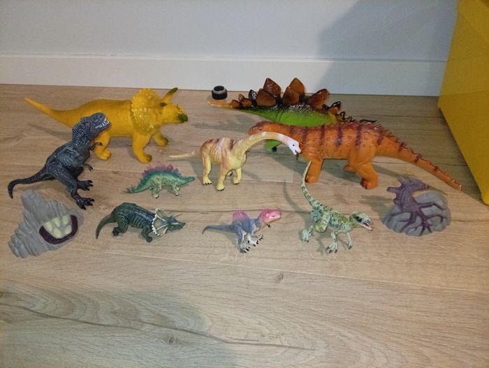 Dinosaures en silicone souple et rigides articulés