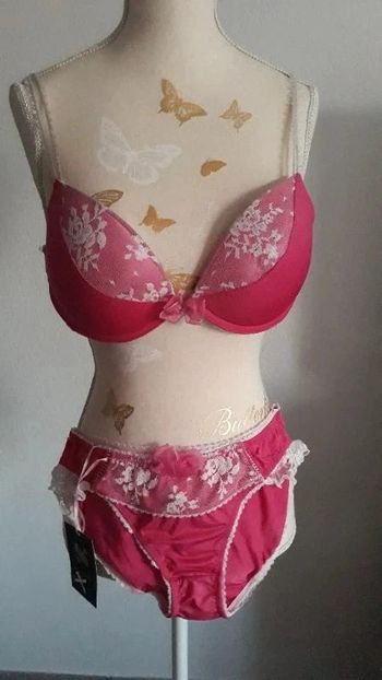 Soutien gorge Push up et culotte Soleil Sucré tout neuf