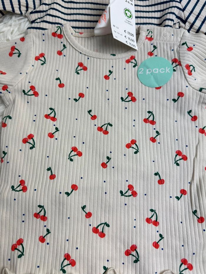 Lot de 2 tshirts manches longues Hema taille 2-4 mois - photo numéro 2