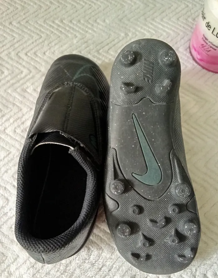 Crampons garçon ⭐ très bon état ⭐ pointure 30 ⭐ Nike - photo numéro 4