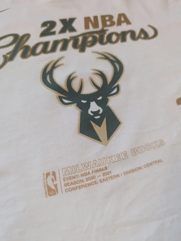 T-shirt NBA Milwaukee bucks 2021 champions nike tee M - photo numéro 2
