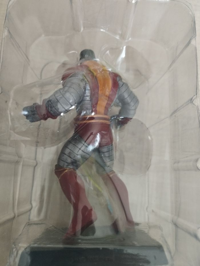 Figurine Marvel Colossus hors série en plomb - photo numéro 3