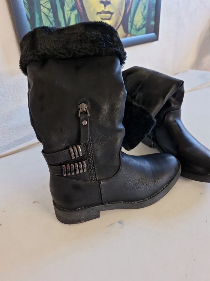 Bottes noires - photo numéro 2