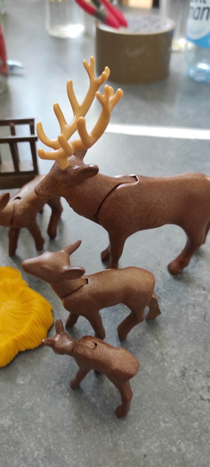 (B32) Playmobil famille cerf/biches/faon avec paille - photo numéro 3