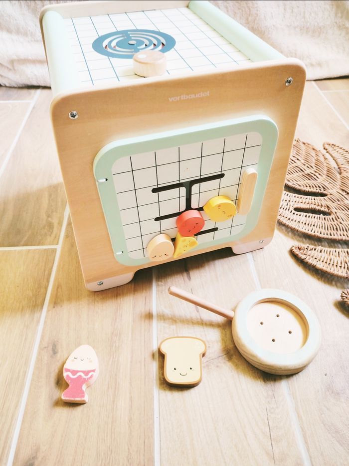 🍳Jouet d'imitation - Cuisine/ Cube multi activités en bois - marque Vertbaudet - photo numéro 3