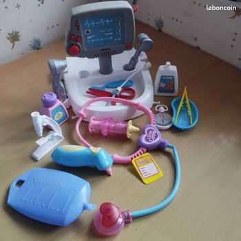 Accessoires de docteur et plateau sonores