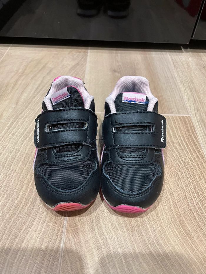 Baskets noires et roses Reebok t.22