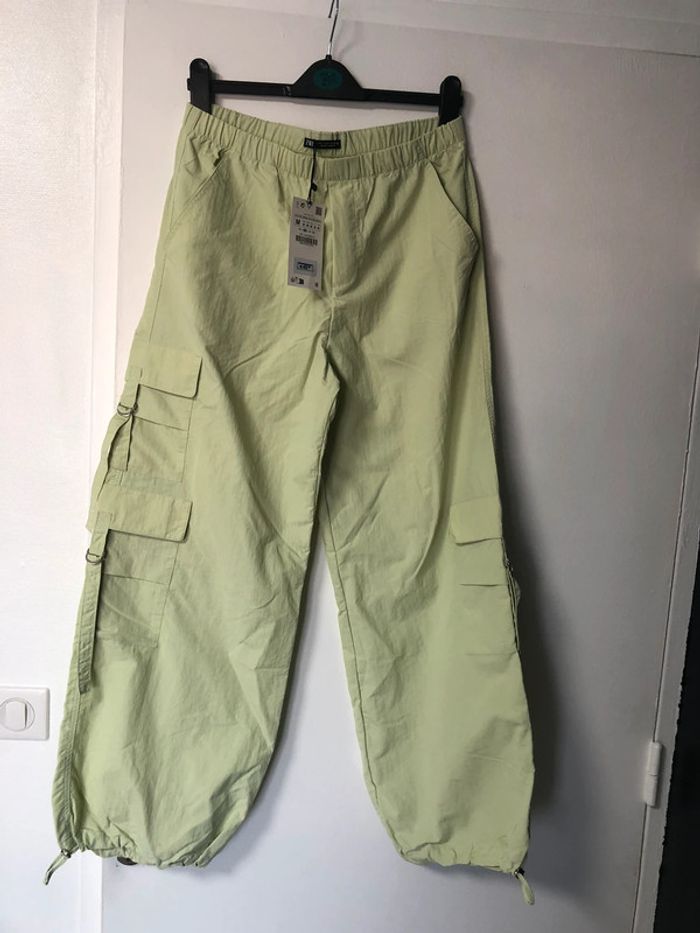 Superbe beau pantalon parachute vert 🍏 Zara neuf avec étiquette taille M