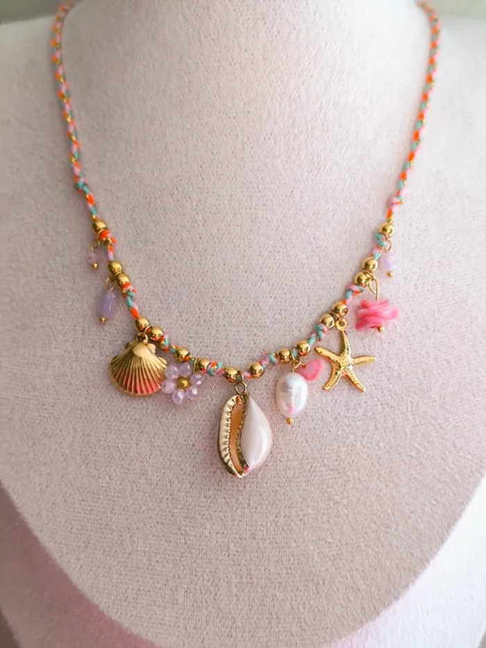 Collier doré et rose avec charms marins et fleur - photo numéro 2