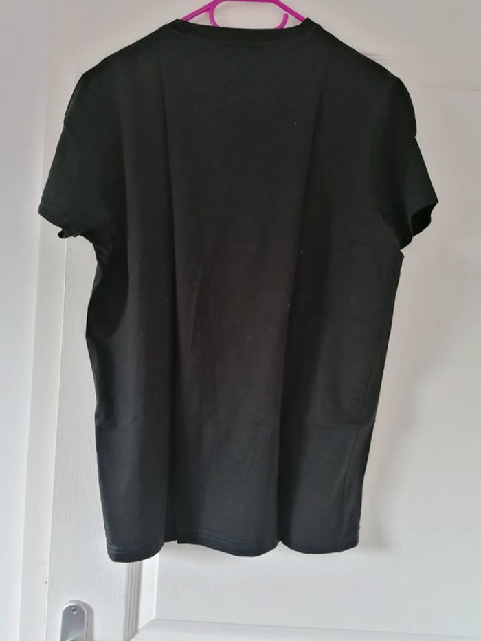 Sweat homme porté une ou deux fois comme neuf - photo numéro 4