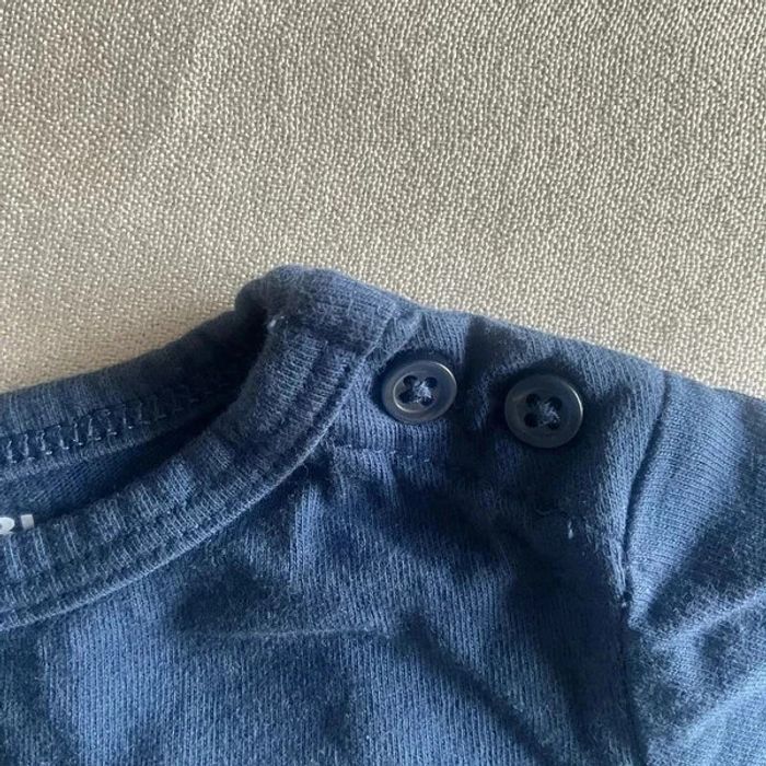 🌴 T-shirt bébé Kiabi à motif surf 🌴 - photo numéro 3