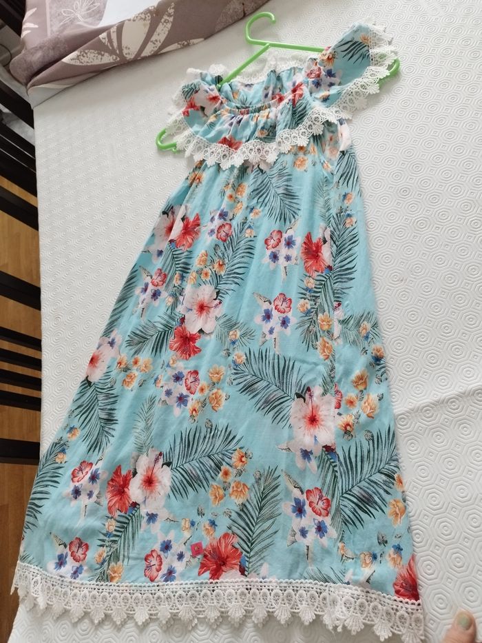 Robe bleue avec fleurs - photo numéro 3