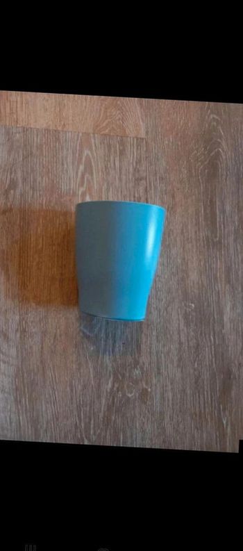 Pot a  crayon bleu  neuf