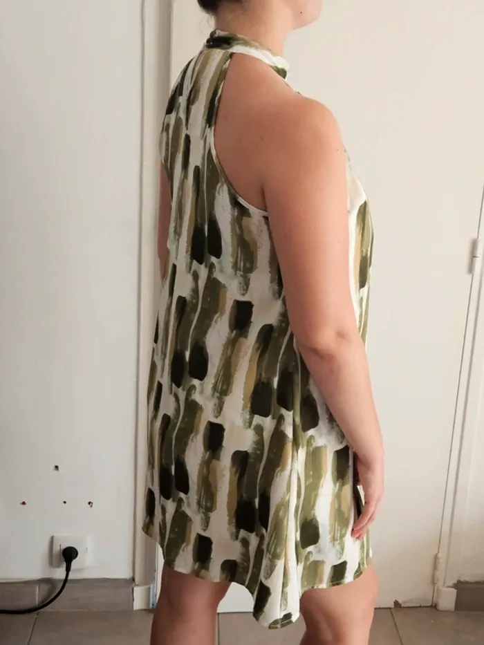 Robe ras du cou camaïeu de vert - photo numéro 7