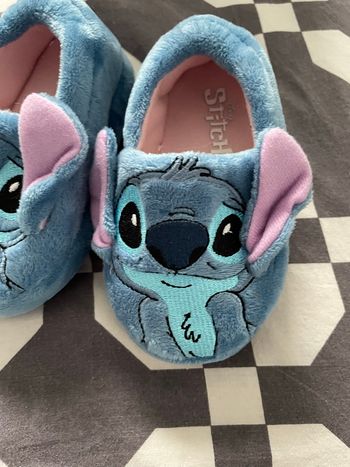 Chaussons stitch neuf 23