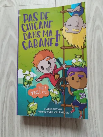 Livre gris caractère
