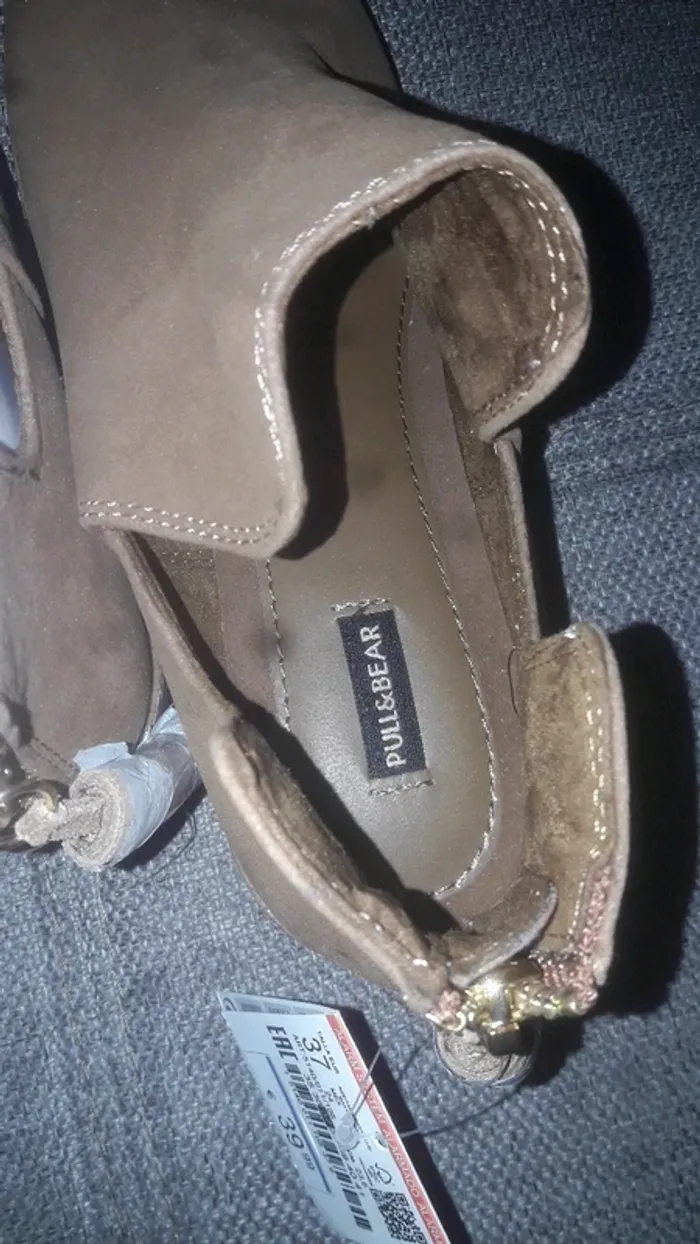 Tres belle bottines a talons, Chaussures pull and bear taille 37 neuve avec étiquette - photo numéro 4