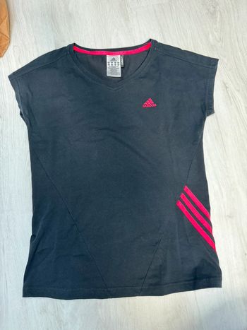 TEE shirt Adidas taille 36-38