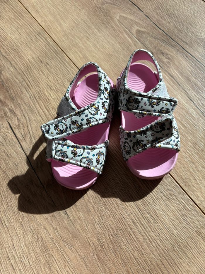 Sandalles plastiques